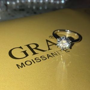 Moissanite engagement ring 3.0carat